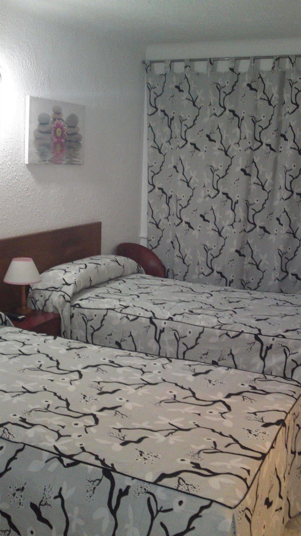 Hotel Peralba Aixovall Extérieur photo